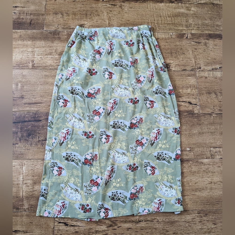 Green vintage 90s style skirt Size Medium Floral Women